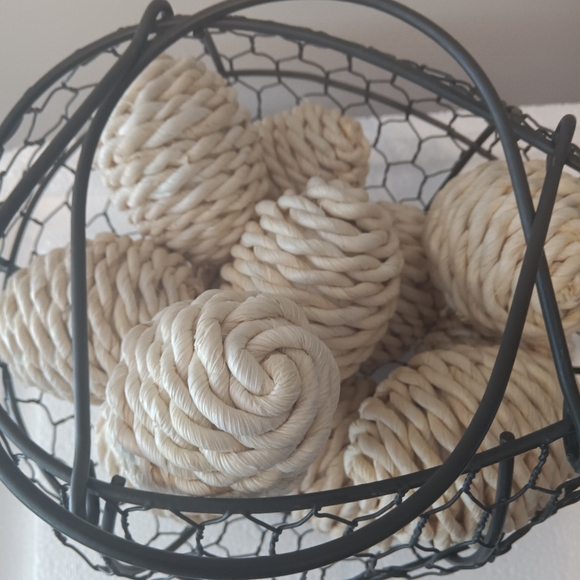 Metal Chicken with Eggs - Picture 6 of 7